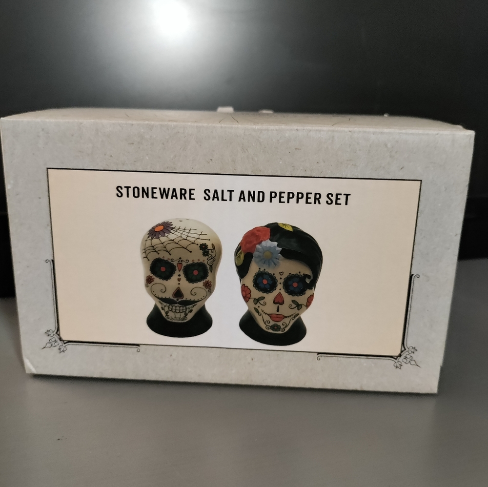 Cracker Barrel Day of the Dead salt and pepper shakers